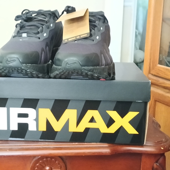 Nike Black Sneakers with Futuristic Design - Picture 4 of 5